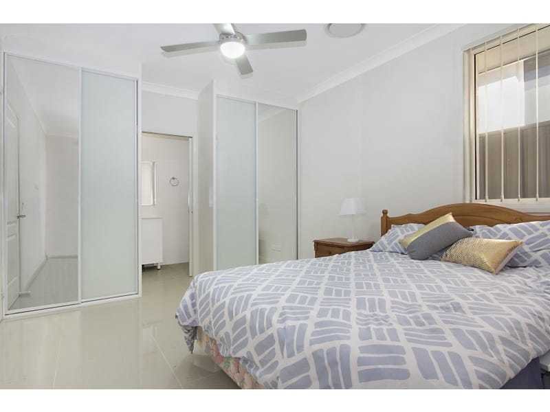 Photo - 5/217 Targo Road, Girraween NSW 2145 - Image 4