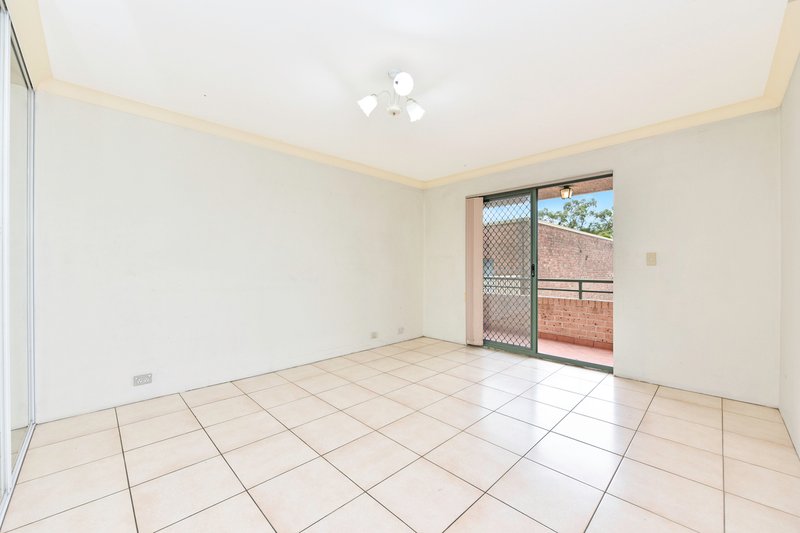 Photo - 5/22-24 Henley Road, Homebush West NSW 2140 - Image 4