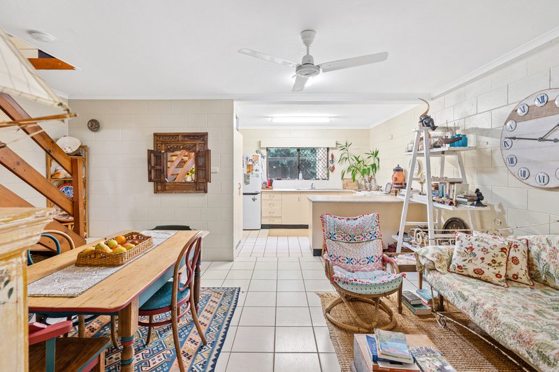 Photo - 5/22-24 Palm Street, Holloways Beach QLD 4878 - Image 3