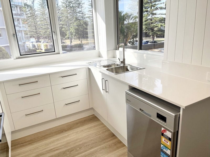 Photo - 5/22-28 The Esplanade, Burleigh Heads QLD 4220 - Image 14