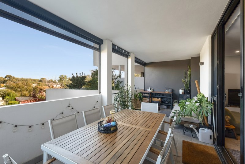 Photo - 5/22 Cassinia Road, Duncraig WA 6023 - Image 1