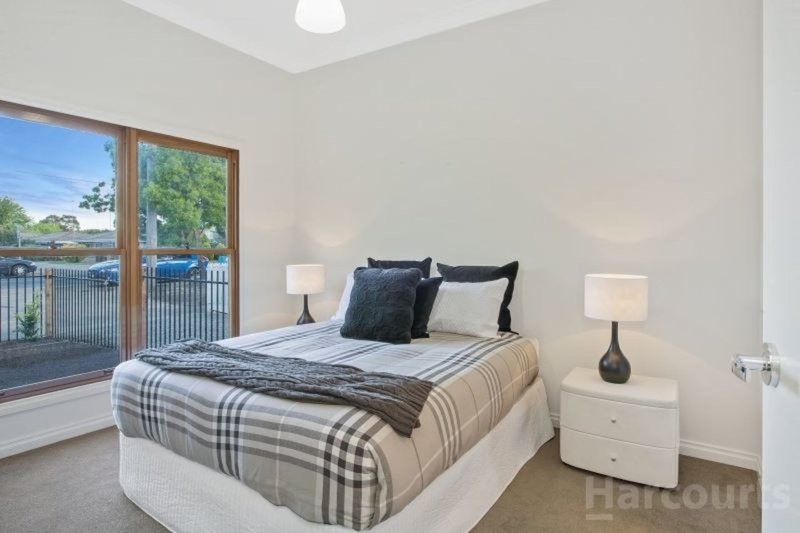 Photo - 522 Drummond Street South, Redan VIC 3350 - Image 4