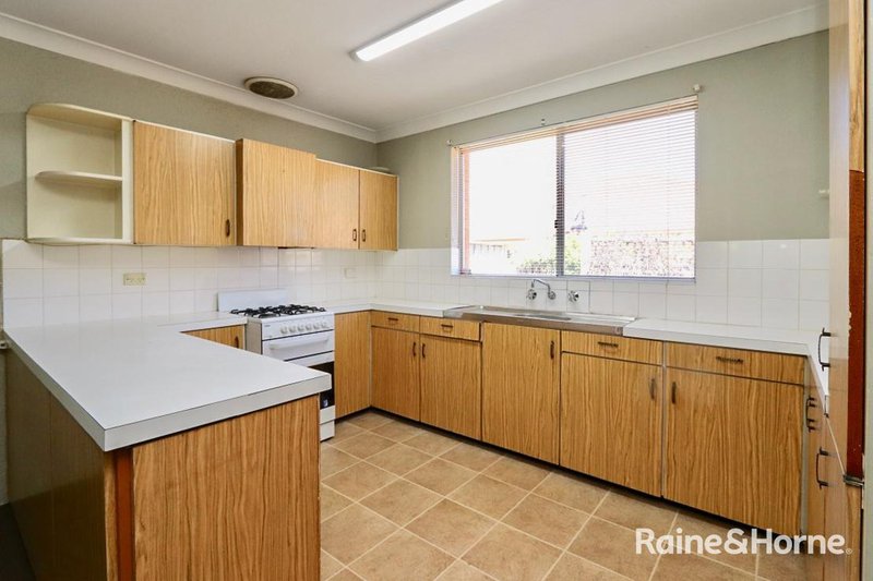 Photo - 5/223 Lambert Street, Bathurst NSW 2795 - Image 2