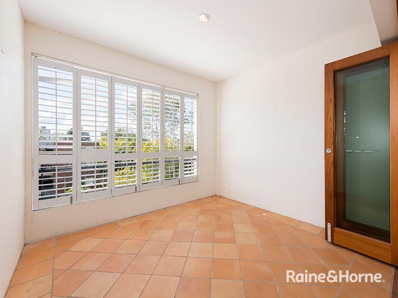 Photo - 5/23 Bellevue Terrace, St Lucia QLD 4067 - Image 4