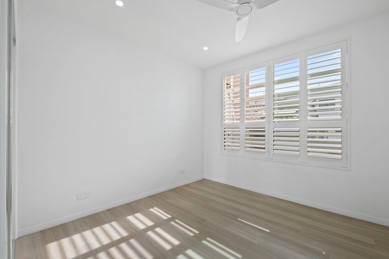 Photo - 5/2304 Gold Coast Highway, Mermaid Beach QLD 4218 - Image 9