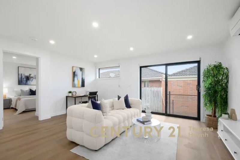Photo - 5/237-239 Westall Road, Clayton South VIC 3169 - Image 2