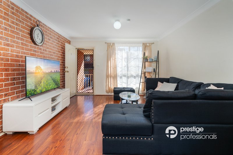 Photo - 5/24 Gunsynd Avenue, Casula NSW 2170 - Image 2