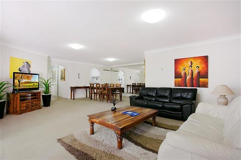 Photo - 5/24 Hamilton Avenue, Surfers Paradise QLD 4217 - Image 2