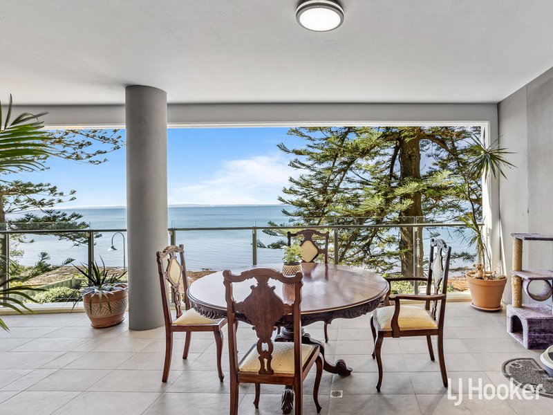 Photo - 5/24 Prince Edward Parade, Redcliffe QLD 4020 - Image 2