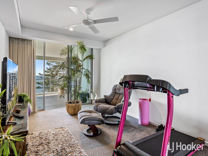 Photo - 5/24 Prince Edward Parade, Redcliffe QLD 4020 - Image 11