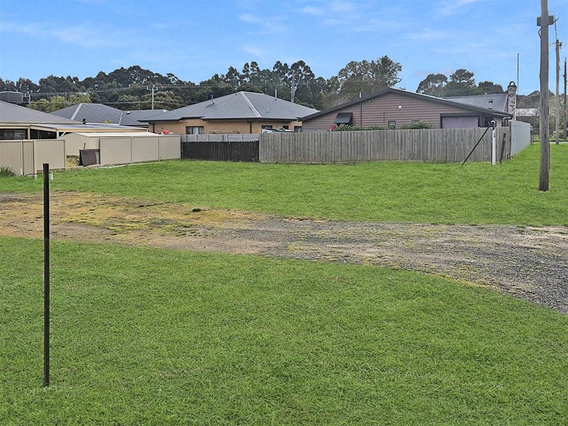 Photo - 525 Finch Street, Ballarat East VIC 3350 - Image 2