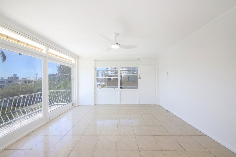 Photo - 5/25 Watson Esplanade, Surfers Paradise QLD 4217 - Image 4