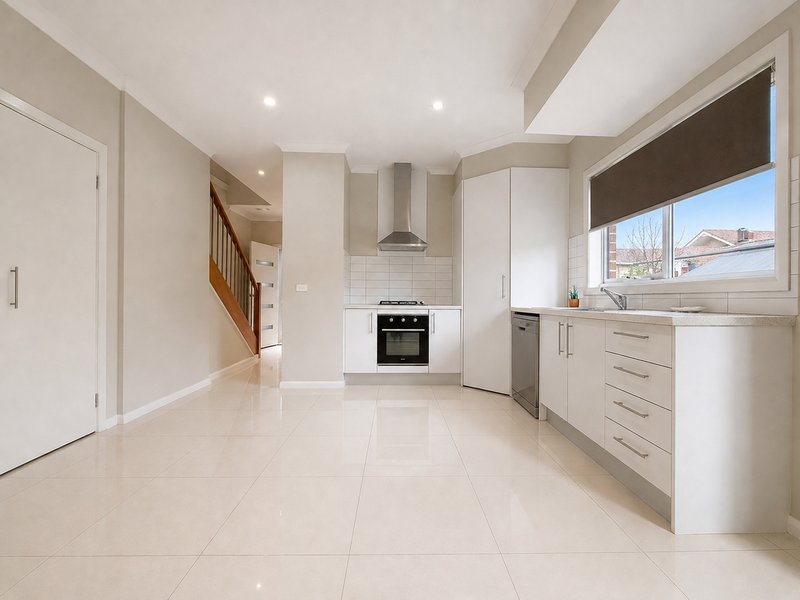 Photo - 5/25 Willoughby Street, Reservoir VIC 3073 - Image 3