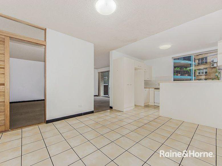 Photo - 5/26 Brisbane Street, Toowong QLD 4066 - Image 2