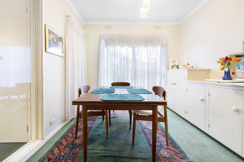 Photo - 526 High Street Road, Mount Waverley VIC 3149 - Image 5
