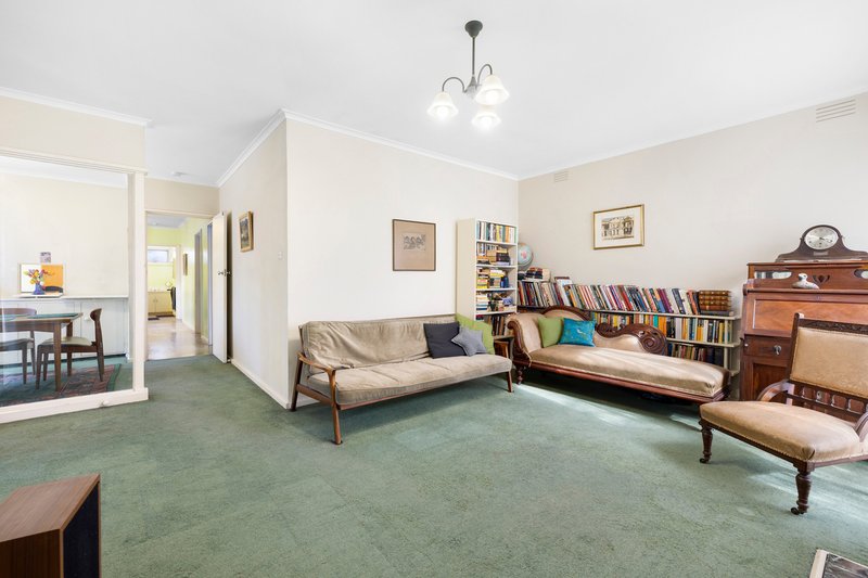Photo - 526 High Street Road, Mount Waverley VIC 3149 - Image 7