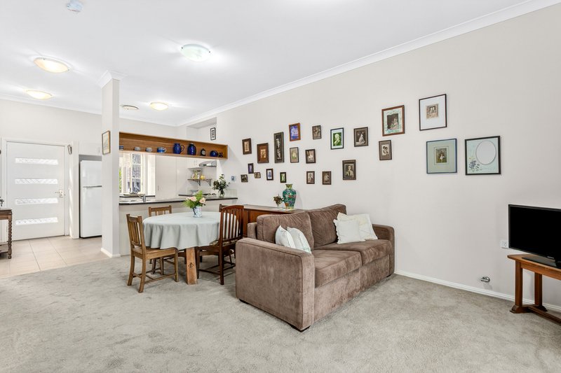 Photo - 5/27-29 Cannons Parade, Forestville NSW 2087 - Image 4