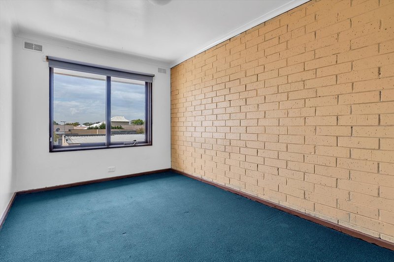 Photo - 5/27 Deutgam Street, Werribee VIC 3030 - Image 5