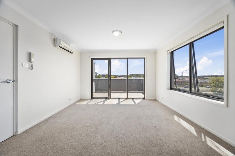 Photo - 52/75 Elizabeth Jolley Crescent, Franklin ACT 2913 - Image 8