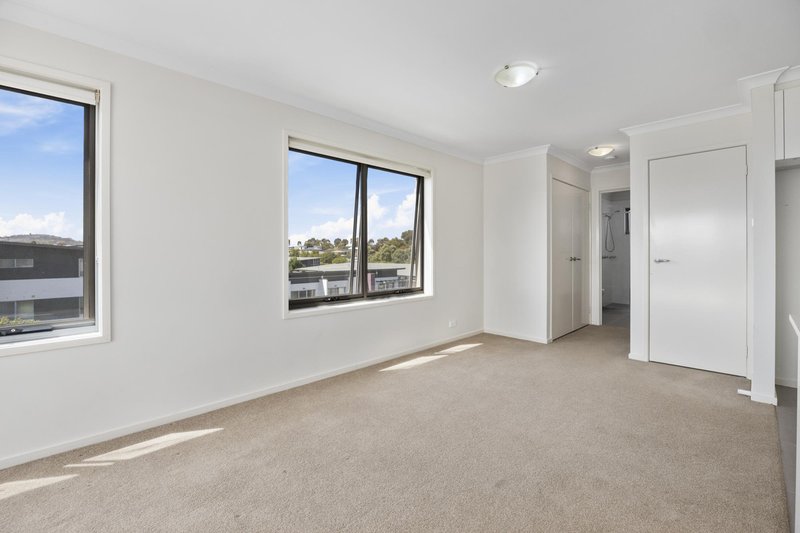 Photo - 52/75 Elizabeth Jolley Crescent, Franklin ACT 2913 - Image 9