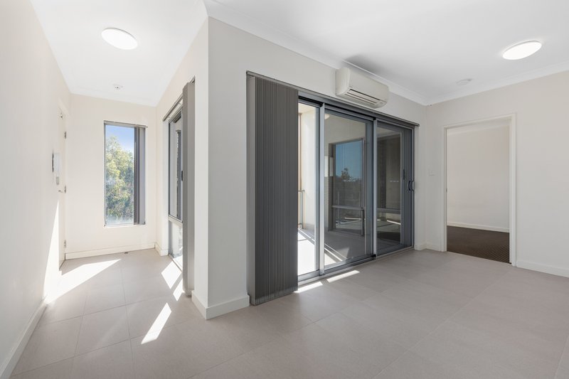 Photo - 5/28 Bent Street, Cannington WA 6107 - Image 3