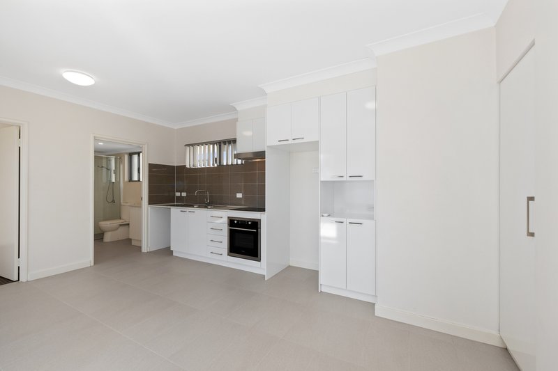 Photo - 5/28 Bent Street, Cannington WA 6107 - Image 4