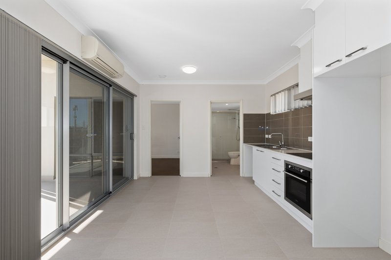 Photo - 5/28 Bent Street, Cannington WA 6107 - Image 5