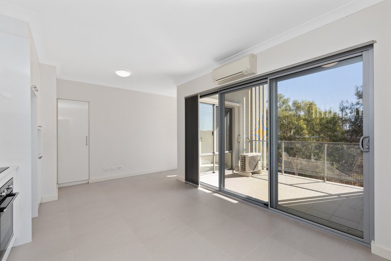 Photo - 5/28 Bent Street, Cannington WA 6107 - Image 7