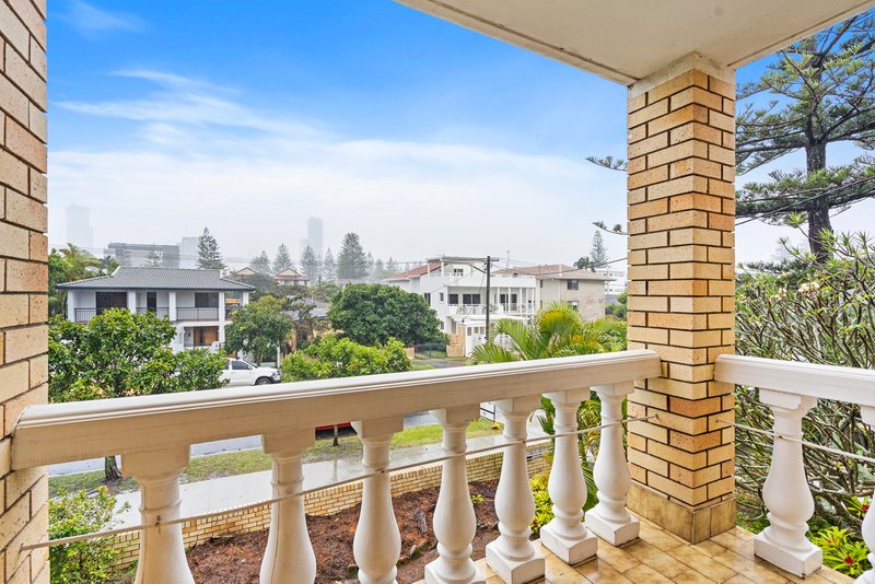 Photo - 5/28 Dudley Street, Mermaid Beach QLD 4218 - Image 4