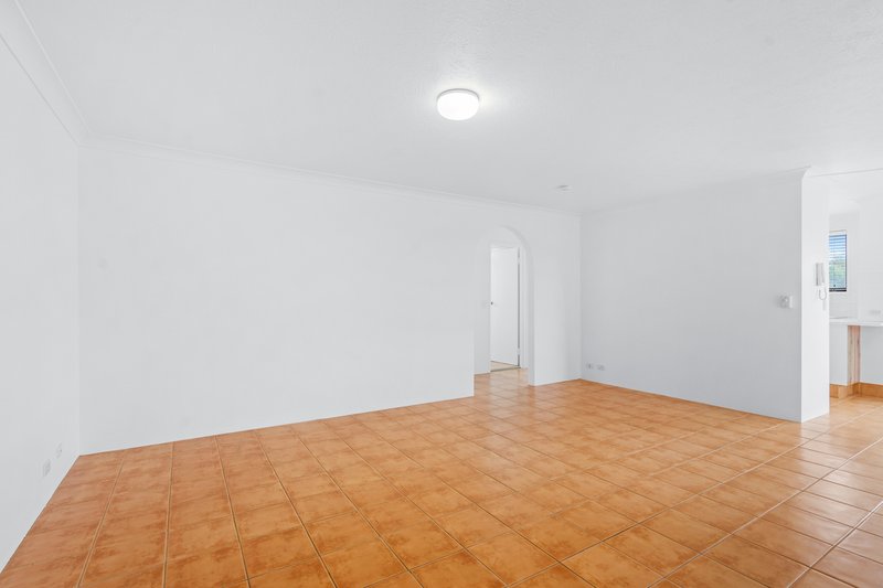 Photo - 5/28 Dudley Street, Mermaid Beach QLD 4218 - Image 7