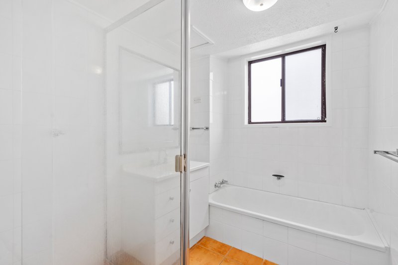 Photo - 5/28 Dudley Street, Mermaid Beach QLD 4218 - Image 9