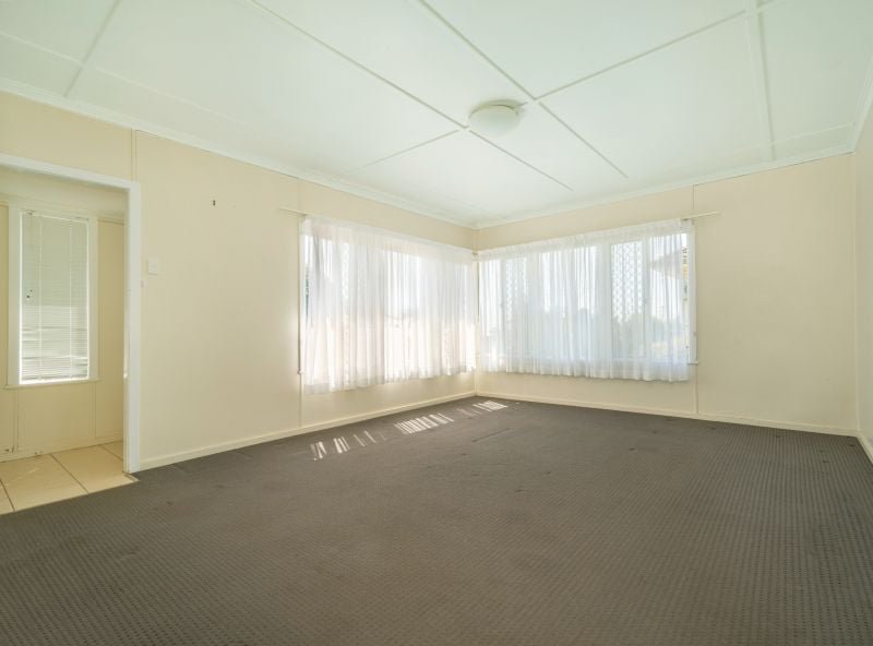 Photo - 52A Gostwyck Street, Newtown QLD 4350 - Image 2