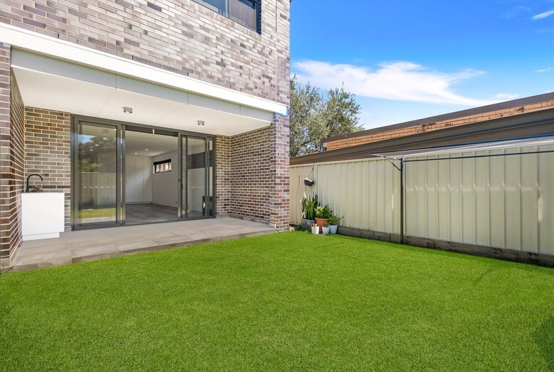 Photo - 52a Grove , Earlwood NSW 2206 - Image 4