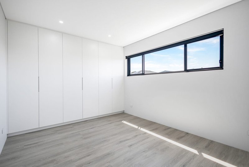 Photo - 52a Grove , Earlwood NSW 2206 - Image 8