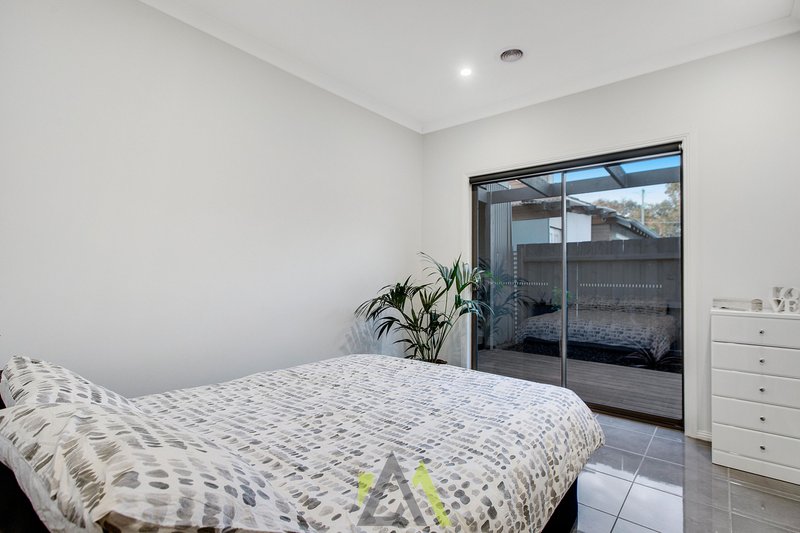 Photo - 52A Pine Street, Frankston North VIC 3200 - Image 8