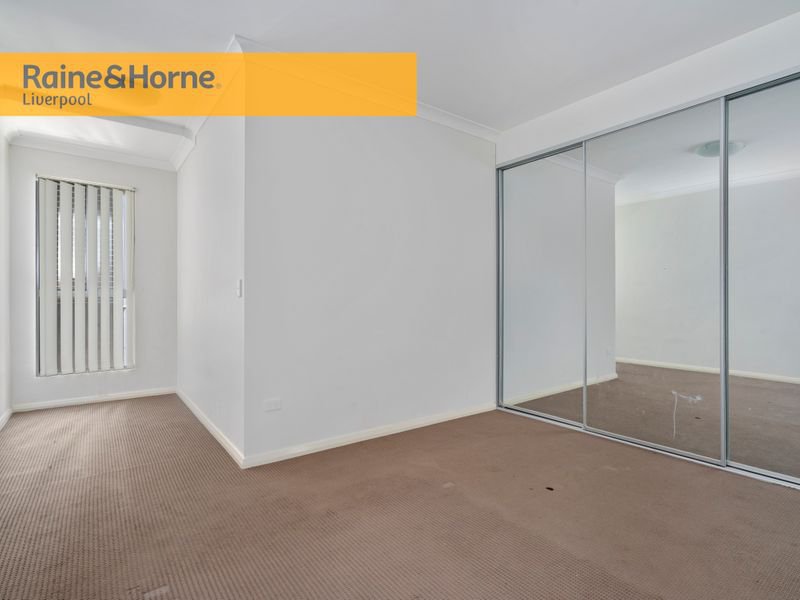 Photo - 5/3-5 Browne Parade, Warwick Farm NSW 2170 - Image 3