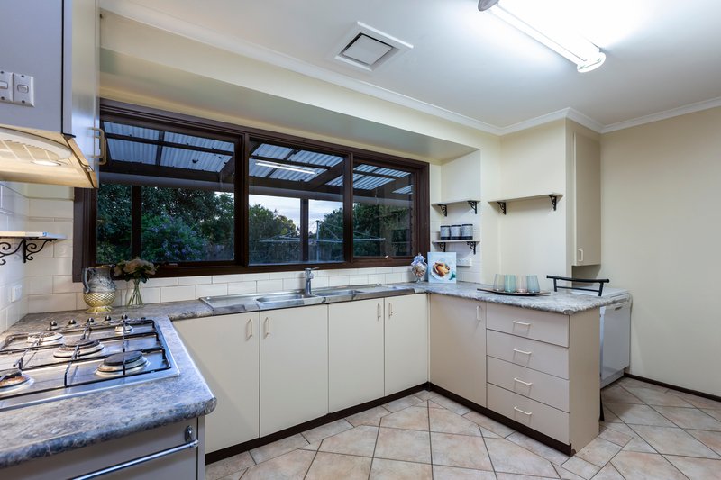 Photo - 53 Baggott Drive, Hoppers Crossing VIC 3029 - Image 15