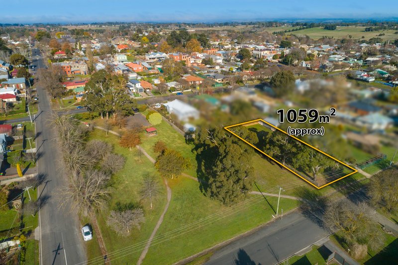 Photo - 53 Beauchamp Street, Kyneton VIC 3444 - Image 5