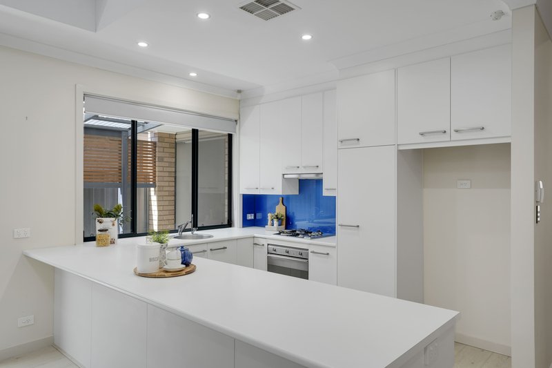 Photo - 53 Bimini Crescent, Mawson Lakes SA 5095 - Image 8