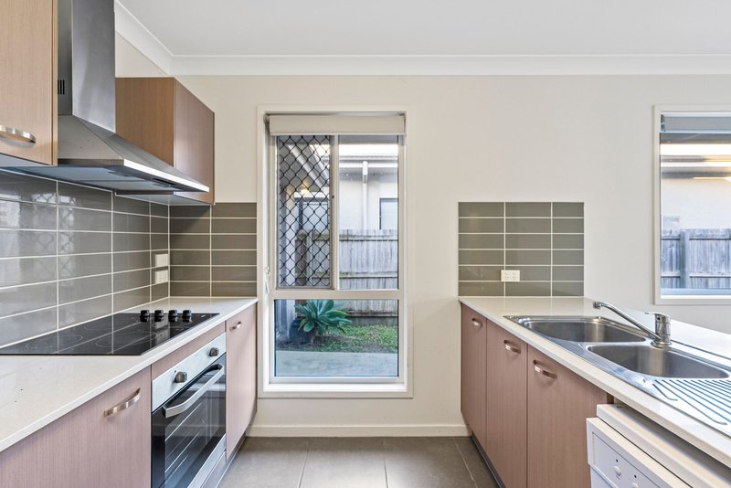 Photo - 53 Birkdale Circuit, North Lakes QLD 4509 - Image 8