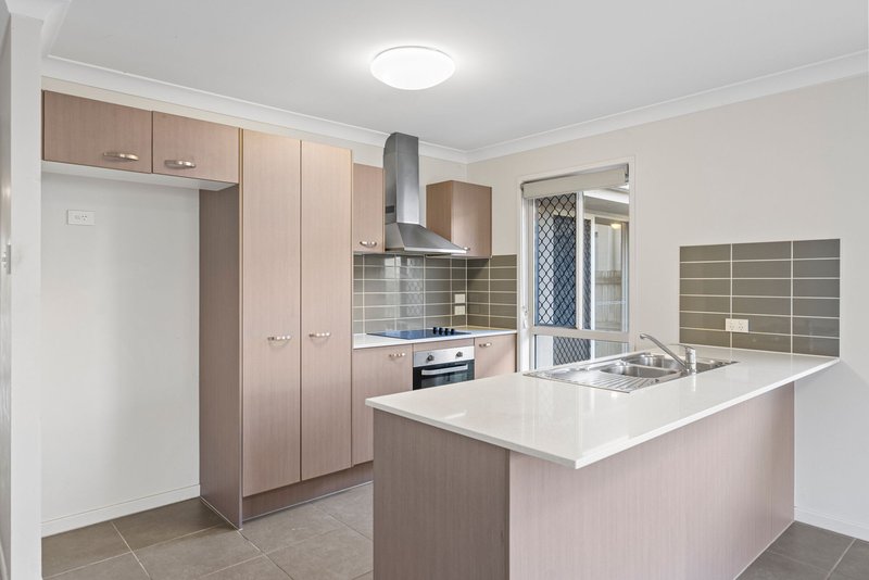 Photo - 53 Birkdale Circuit, North Lakes QLD 4509 - Image 9