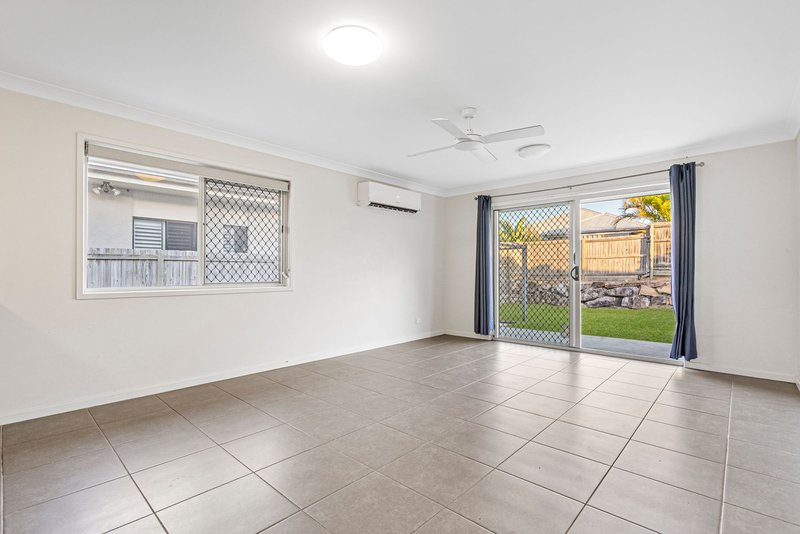 Photo - 53 Birkdale Circuit, North Lakes QLD 4509 - Image 10