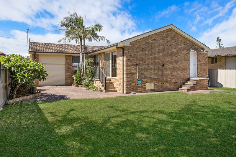 Photo - 53 Bondi Road, The Entrance North NSW 2261 - Image 6