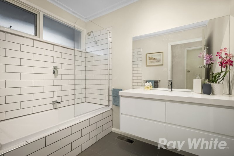 Photo - 53 Brynor Crescent, Glen Waverley VIC 3150 - Image 8