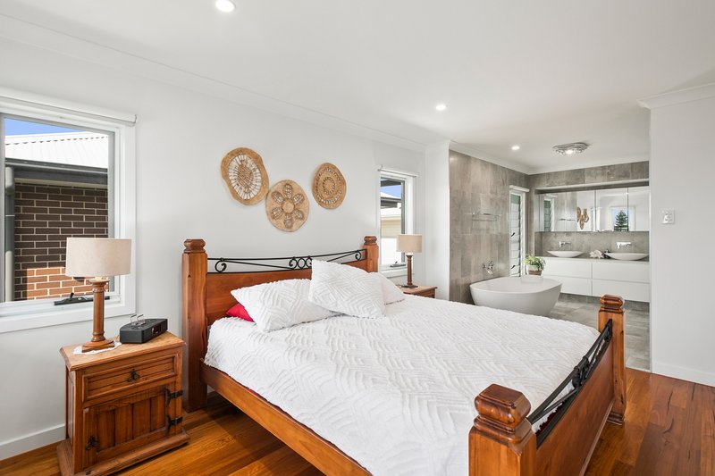 Photo - 53 Caravel Crescent, Shell Cove NSW 2529 - Image 9