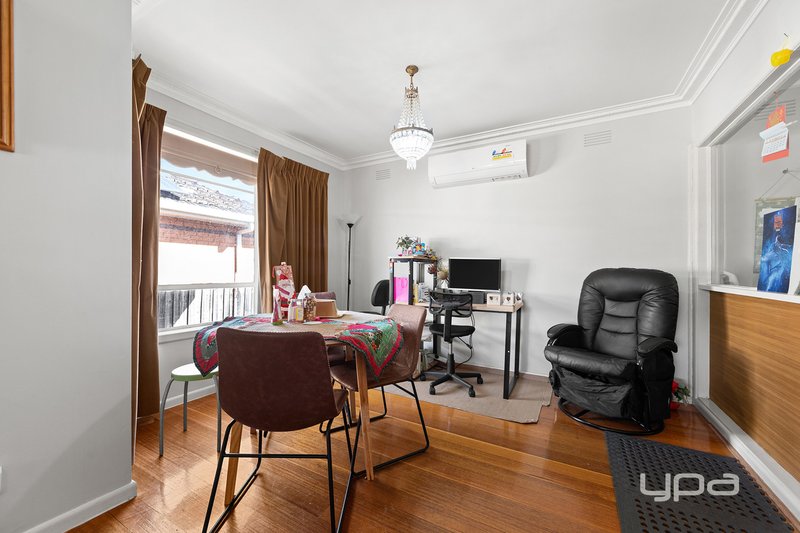 Photo - 53 Chedgey Drive, St Albans VIC 3021 - Image 3