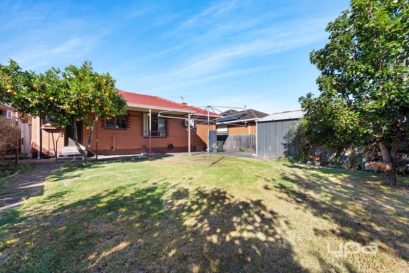 Photo - 53 Chedgey Drive, St Albans VIC 3021 - Image 9