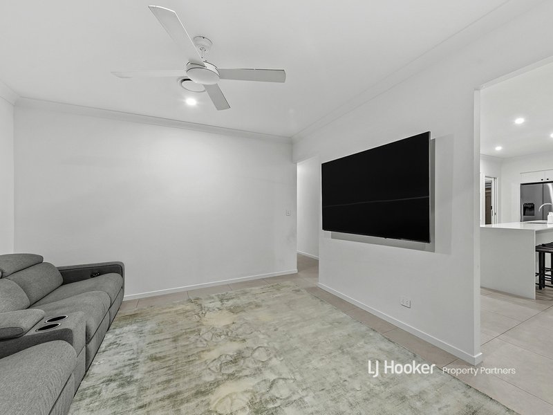 Photo - 53 Davidson Circuit, Park Ridge QLD 4125 - Image 9