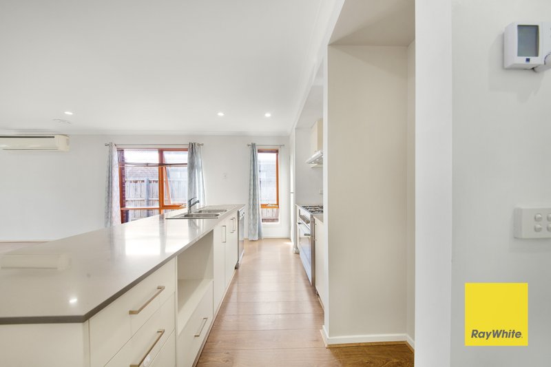Photo - 53 Denman Drive, Point Cook VIC 3030 - Image 4