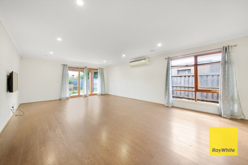 Photo - 53 Denman Drive, Point Cook VIC 3030 - Image 6